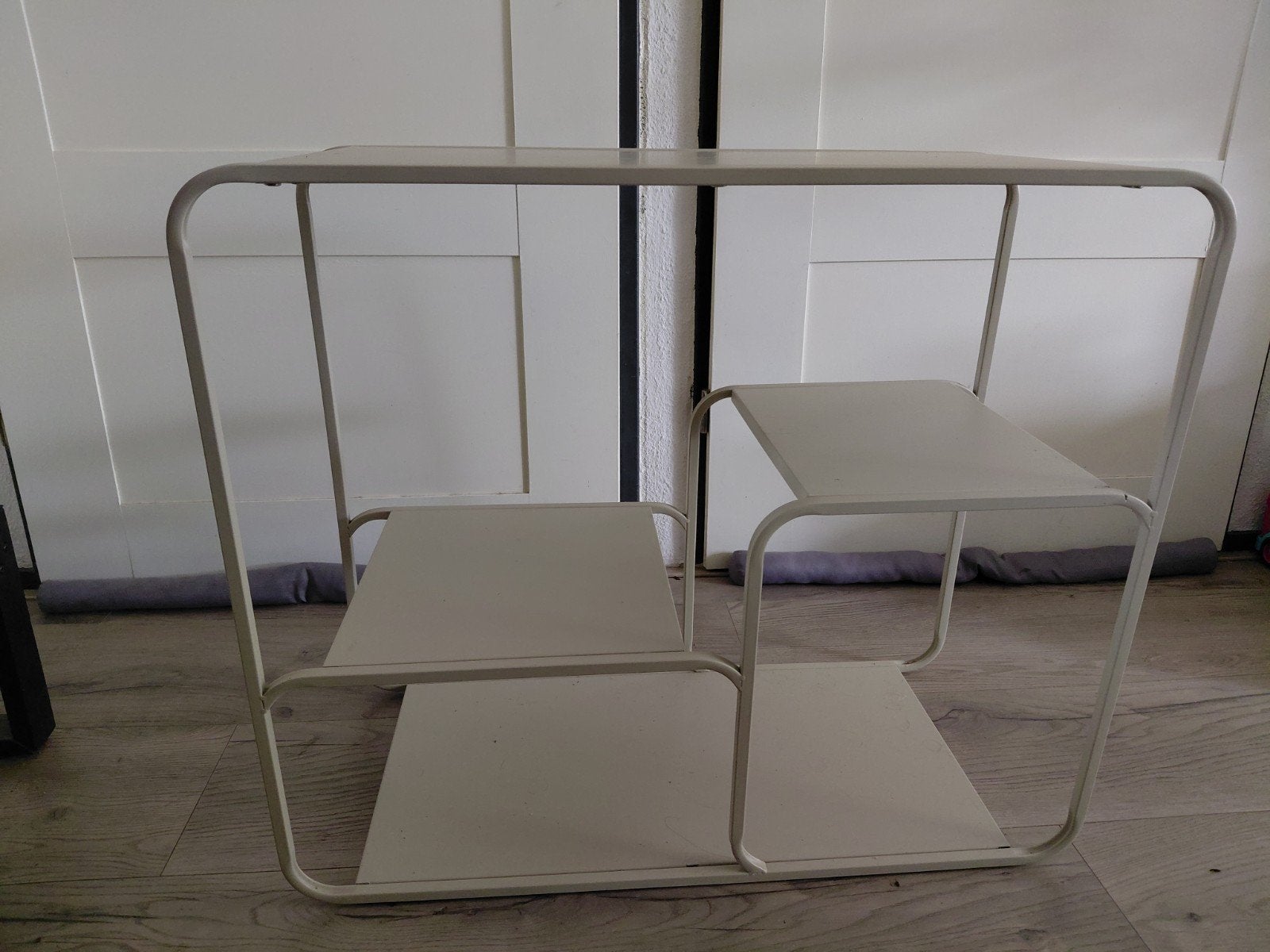 Bijzet tafel/open kastje, 45 tot 60 cm, Minder dan 55 cm, Metaal of Aluminium, Ophalen of Verzenden