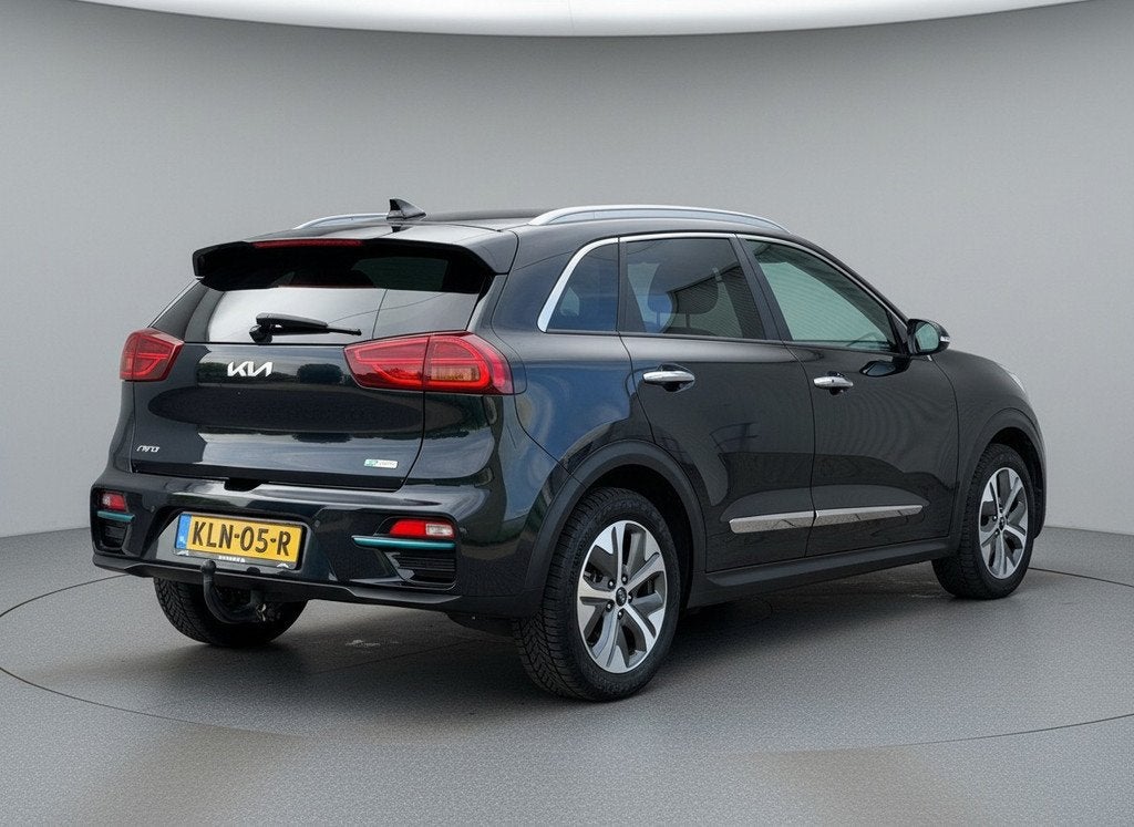 Kia E-Niro ExecutiveLine 64 kWh|Schuif/kanteldak|Trekhaak|SO, Auto's, Gebruikt, Zwart, 1712 kg, 174 min