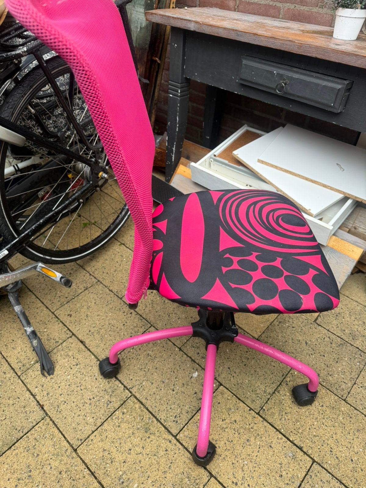 Buresu stoel ophalen voor donderdag!!, Ophalen, Zo goed als nieuw, Roze