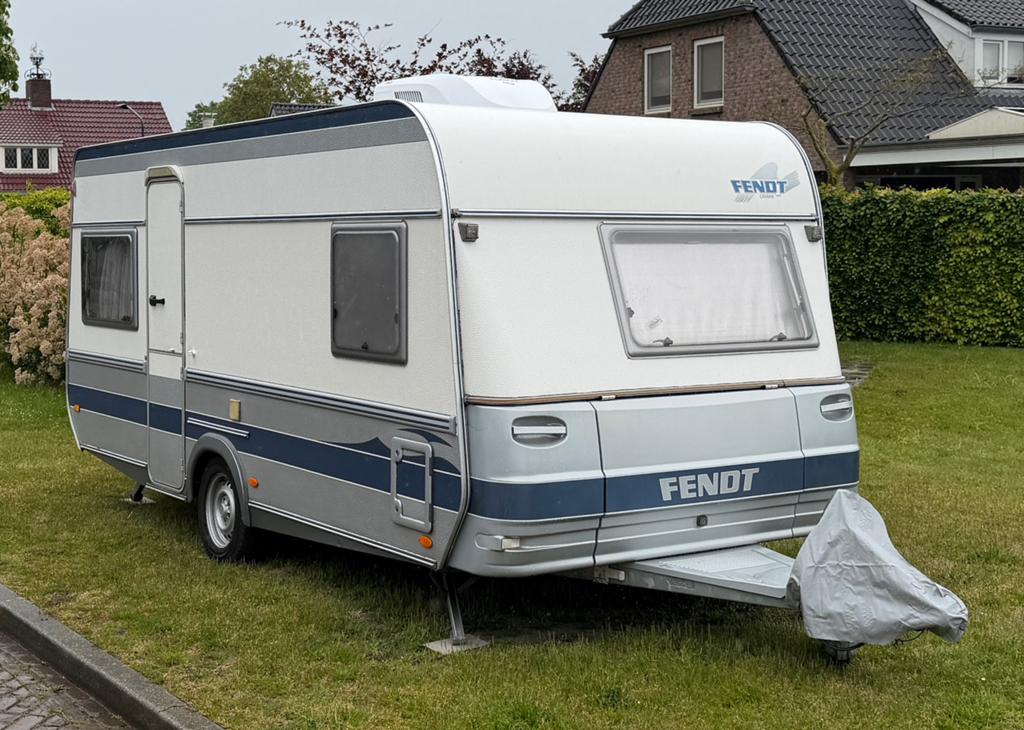 Caravan Fendt Platin 470 TFB 2003 vakantie klaar omte gaan!, Caravans en Kamperen, Caravans, Schokbreker, Rondzit, Frans bed, Particulier