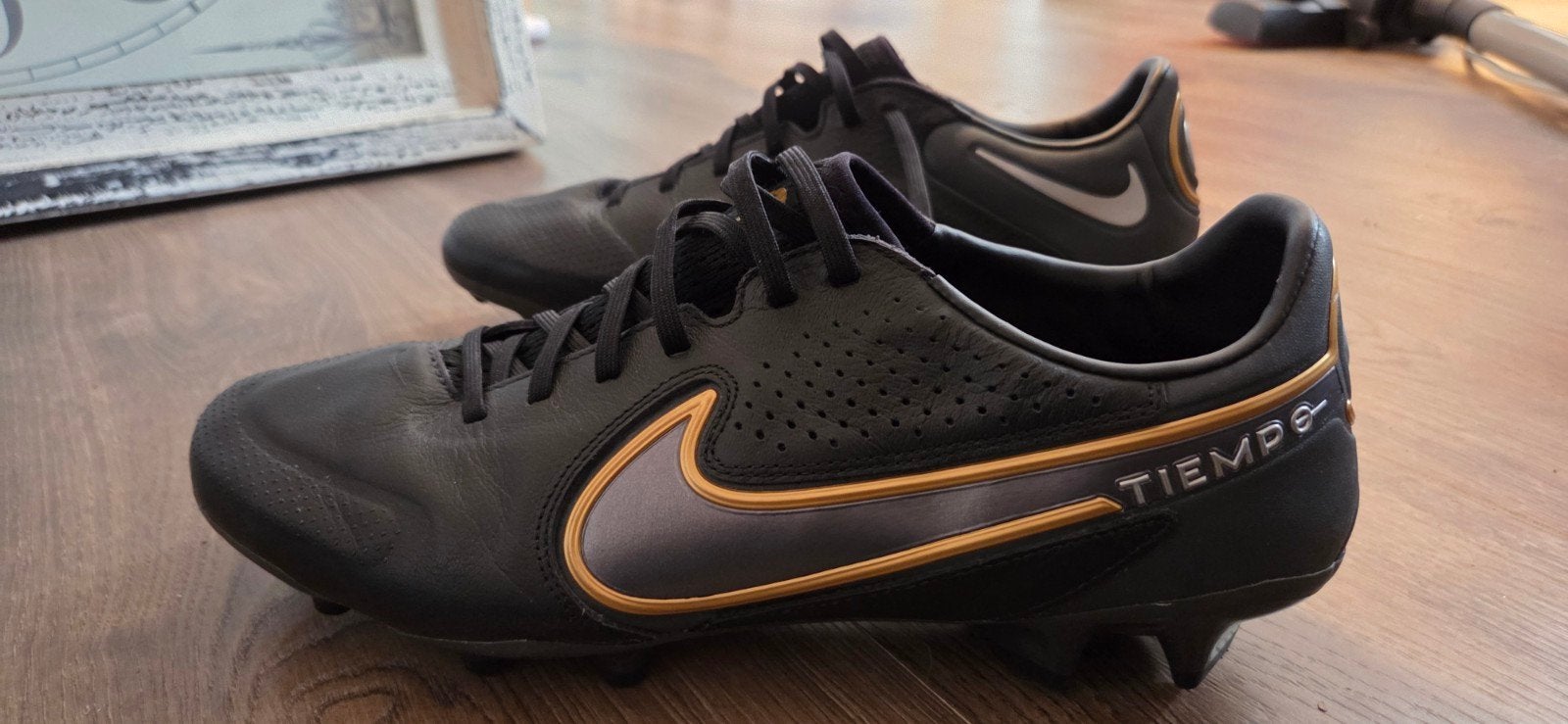 voetbalschoenen nike met scheenbeschermers maat 45, Maat XS of kleiner, Schoenen, Ophalen of Verzenden, Zo goed als nieuw