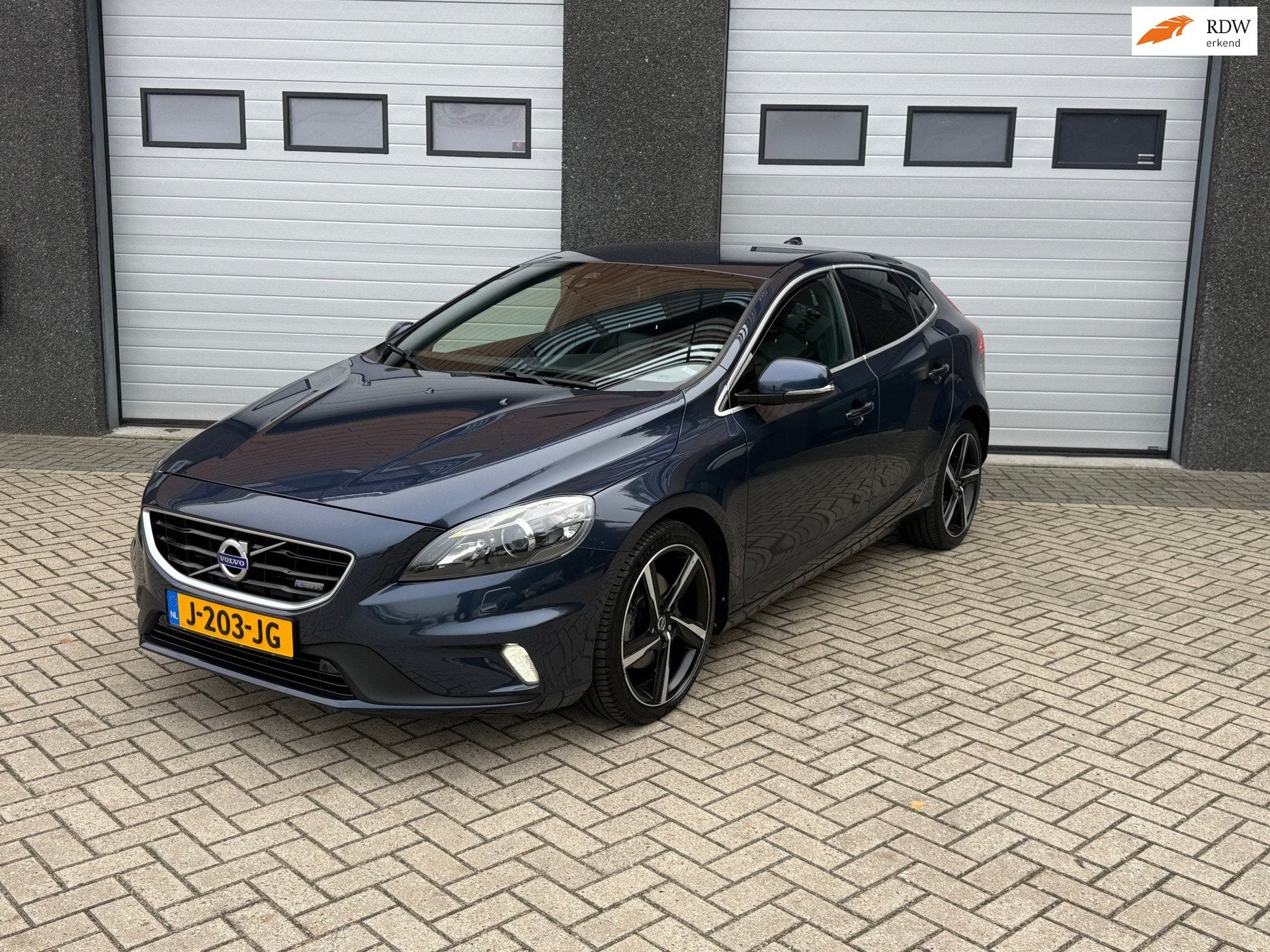 Volvo V40 1.6 T3 R-Design CLIMA/CRUISE/PDC/XENON, Auto's, Voorwielaandrijving, Gebruikt, 4 cilinders, 150 pk