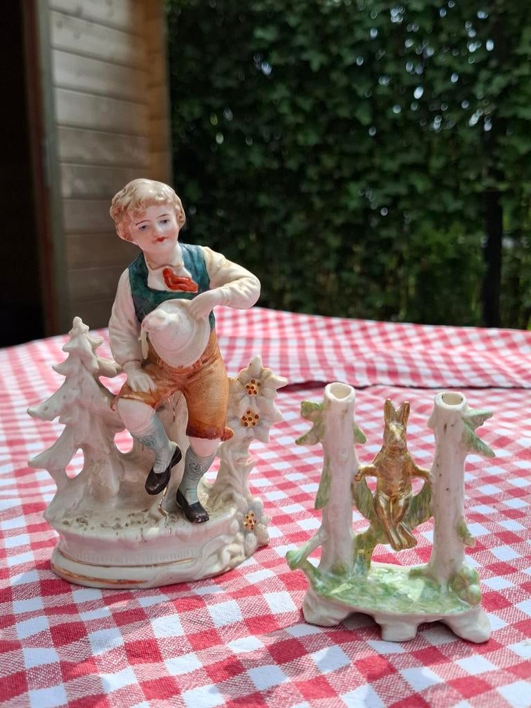 Vintage porseleinen beeldjes: jongen en konijn, Antiek en Kunst, Antiek | Overige Antiek, Ophalen
