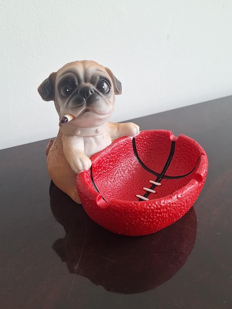 Decoratieve asbak Mopshond met rugbybal, Meerkleurig, Overige stijlen, Nieuw, Kunststof