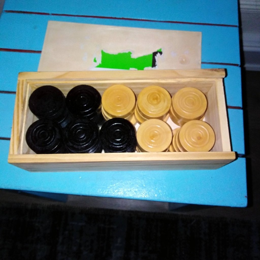 Doosje damstenen gebruikt, Hobby en Vrije tijd, Gezelschapsspellen | Bordspellen, Gebruikt, Een of twee spelers, Ophalen