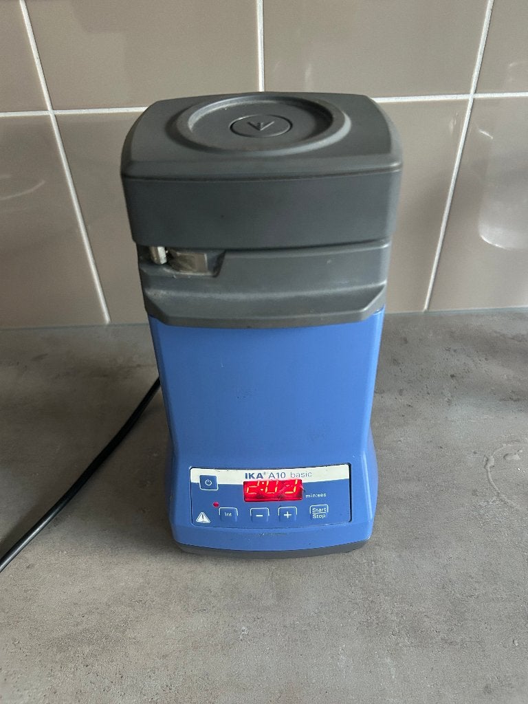 te koop:IKA A10 Basic Laboratoriummolen Compleet Werkend, Ophalen of Verzenden, Gebruikt