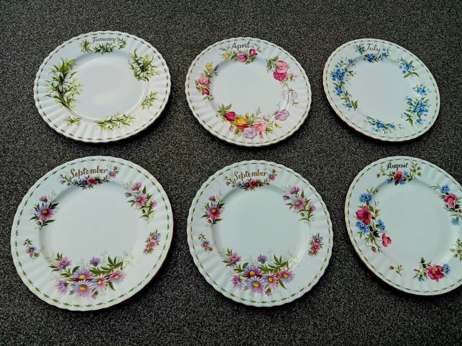 6 ontbijtborden Royal Albert Fower of The Month puntgaaf, Ophalen of Verzenden, Nieuw, Overige stijlen, Bord(en)