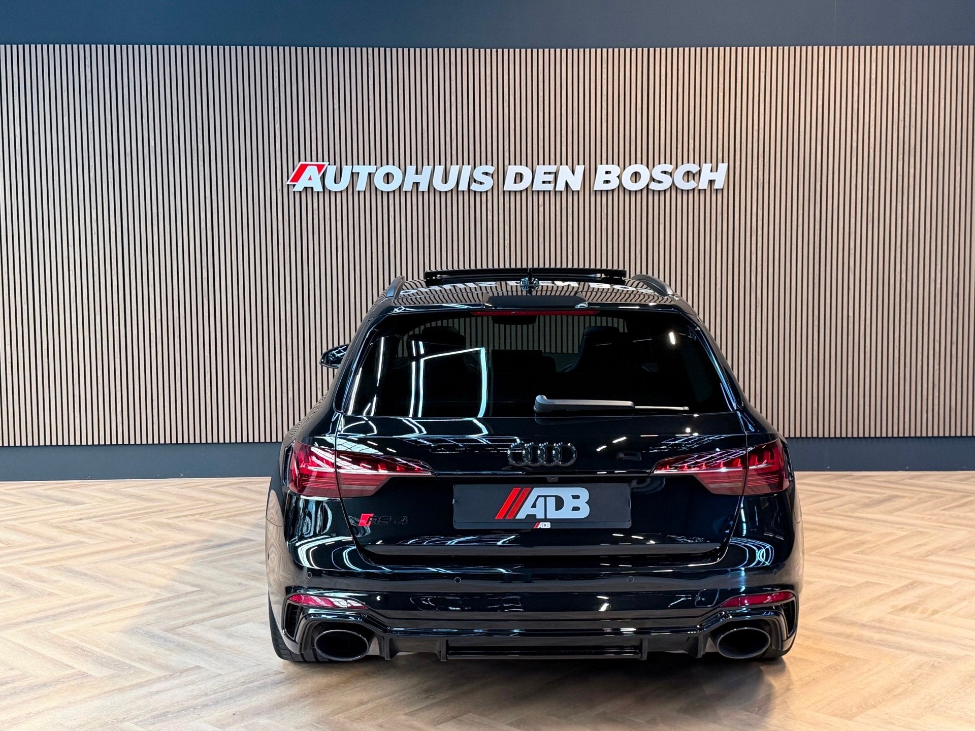 Foto 28 van Audi RS4 Avant 2.9 TFSI Quattro - Keramic - Pano - B&O