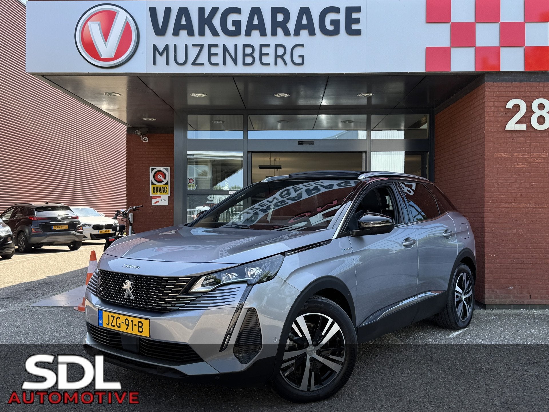 Peugeot 3008 1.6 HYbrid 225 GT // SCHUIF-KANTELDAK // ADAPT., Auto's, Gebruikt, 4 cilinders, Leder en Stof, Automatische klimaatregeling