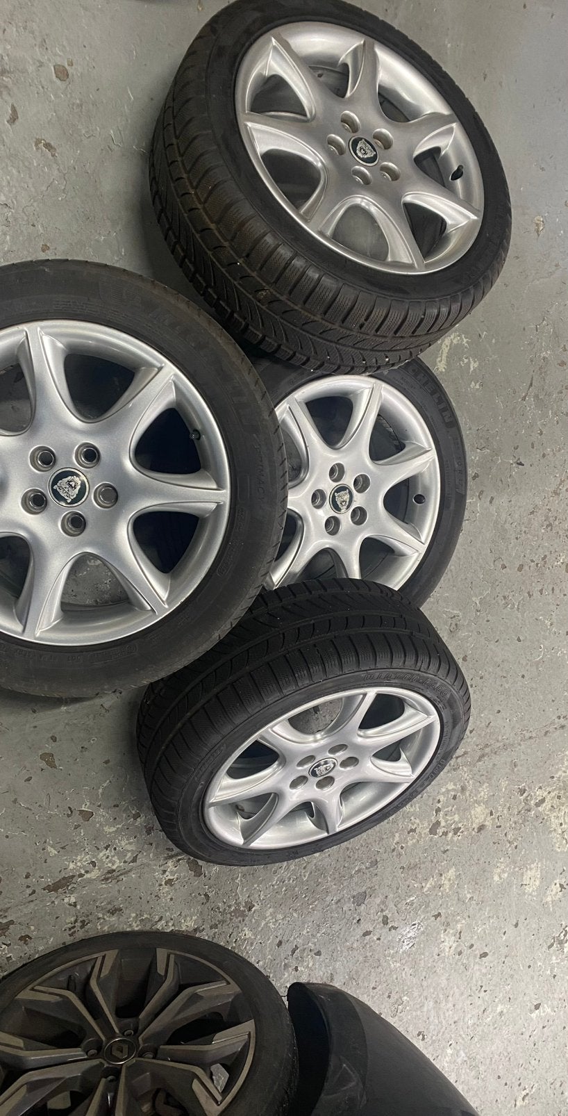 Jaguar Velgen alles voor €200 ligt in Druten, Ophalen