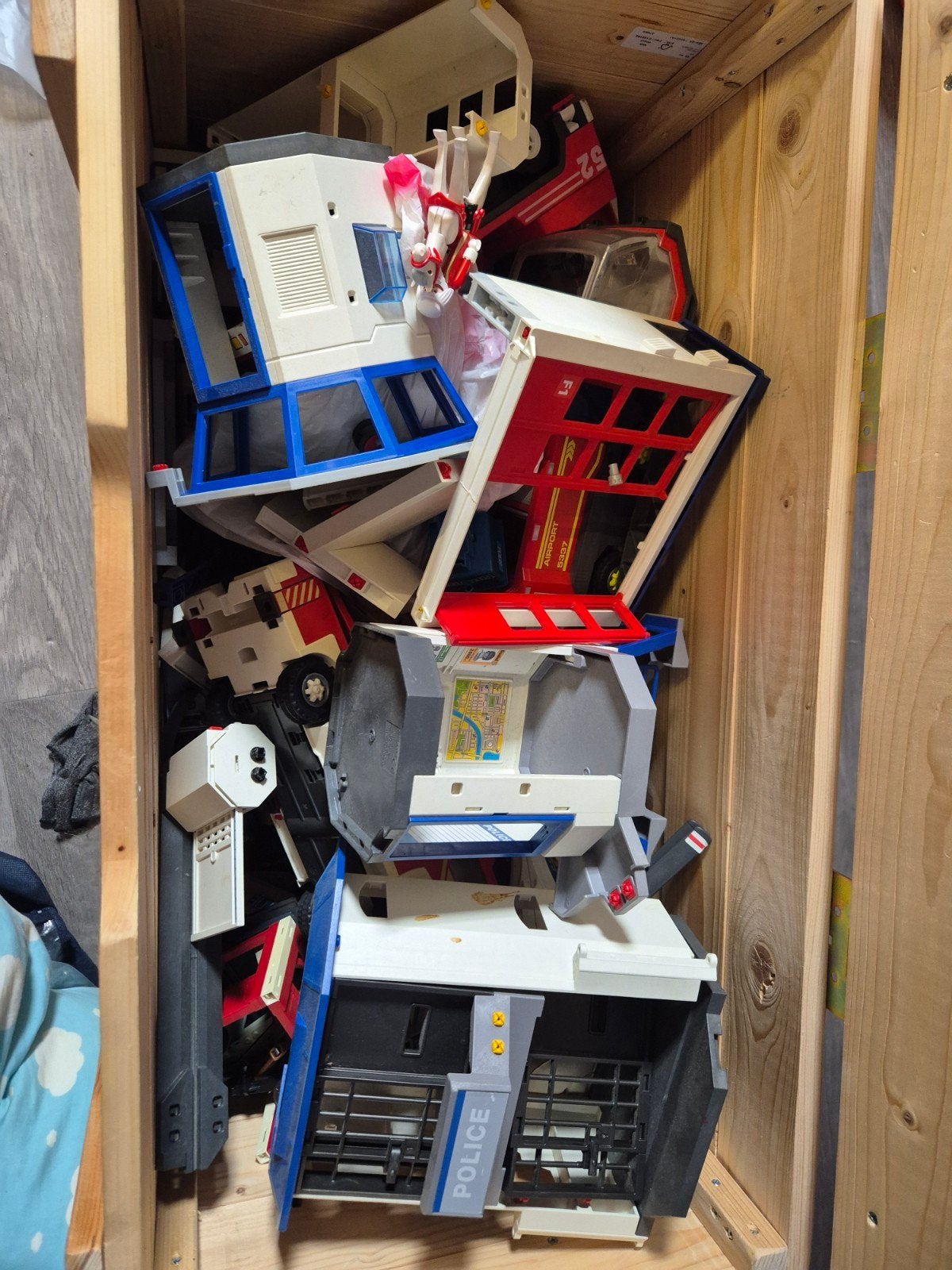 Grote kist vol playmobile, Ophalen