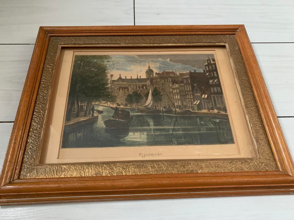 Gekleurde en ingelijste afbeelding(ets?) van de pijpenmarkt., Ophalen of Verzenden