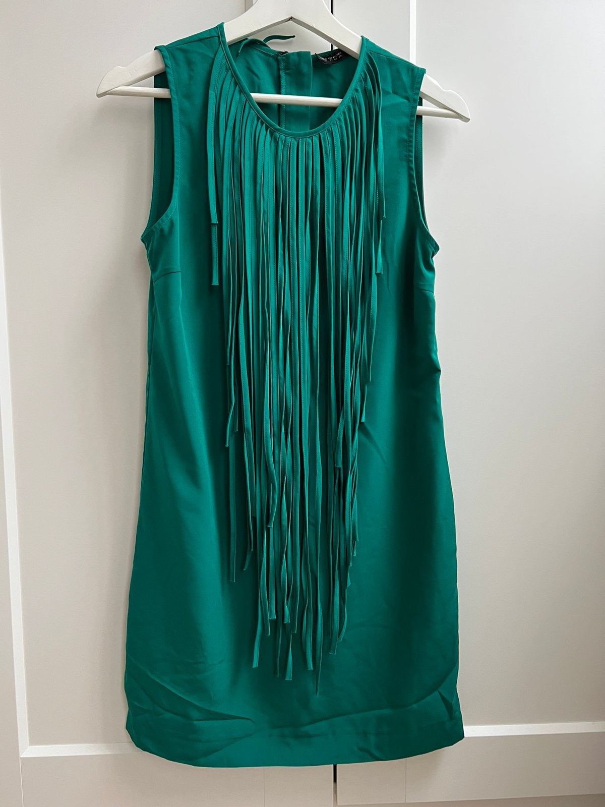 Mooie groene jurk met slierten/XS/ZARA, Ophalen of Verzenden, Zo goed als nieuw, Maat 34 (XS) of kleiner, Boven de knie