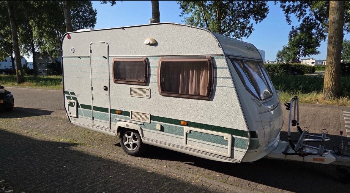 Chateau Calista 390 403c uit 2005 + airco, Airco, Treinzit, 750 - 1000 kg, Particulier