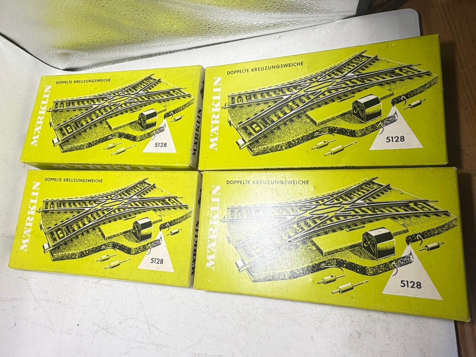 Marklin m rails 4 kruiswissels 5128, Hobby en Vrije tijd, Modeltreinen | H0, B, Wisselstroom, A, Marklin