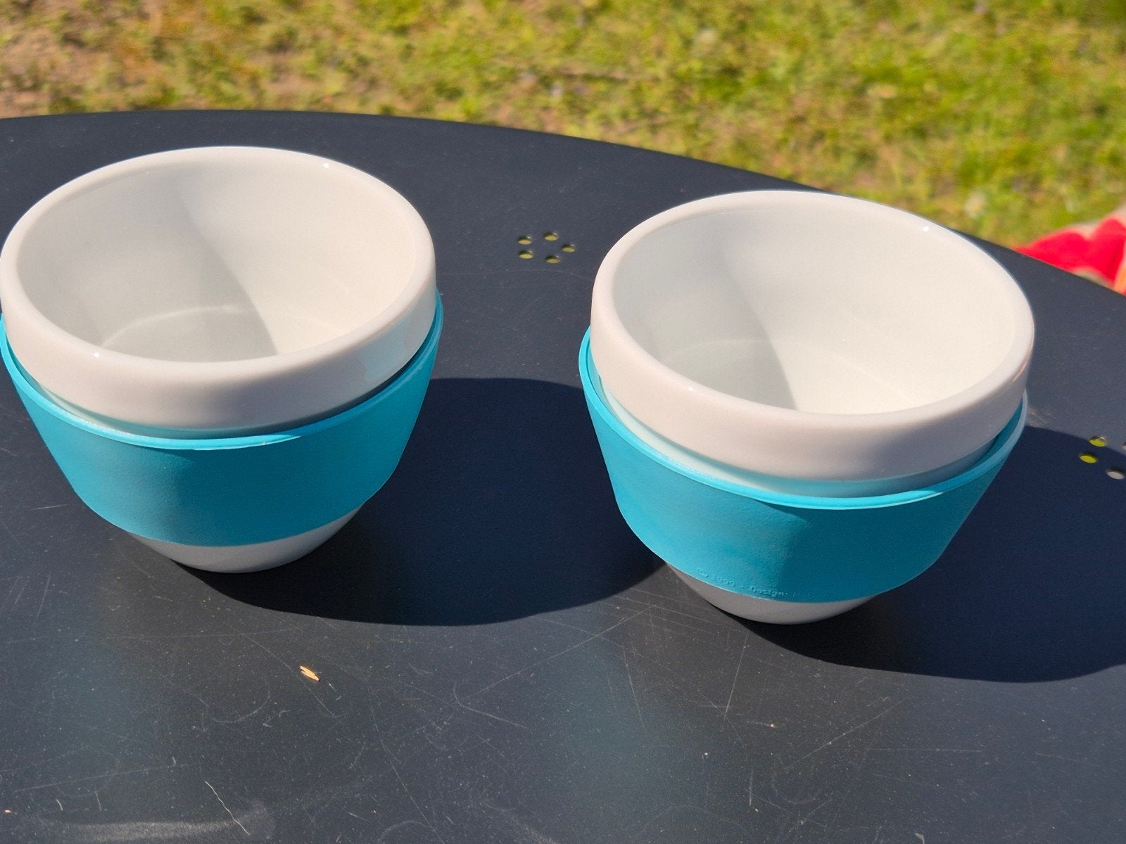 Set espresso kopjes met siliconen houder, Ophalen of Verzenden, Zo goed als nieuw, Modern, Kop(pen) en/of Schotel(s)
