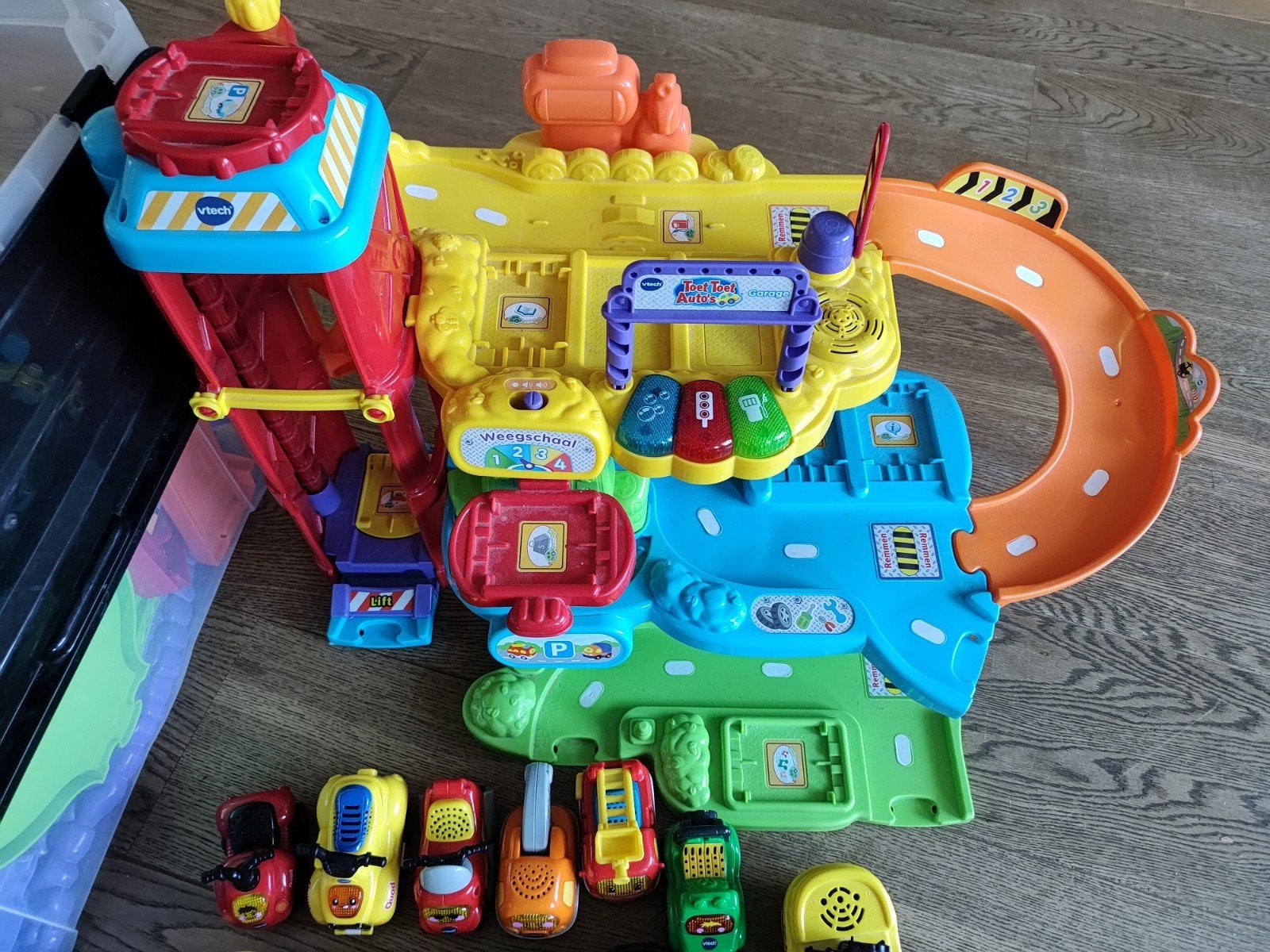 Toet Toet autos. garage en racebaan 15 voertuigen., Ophalen, Zo goed als nieuw, 2 tot 4 jaar