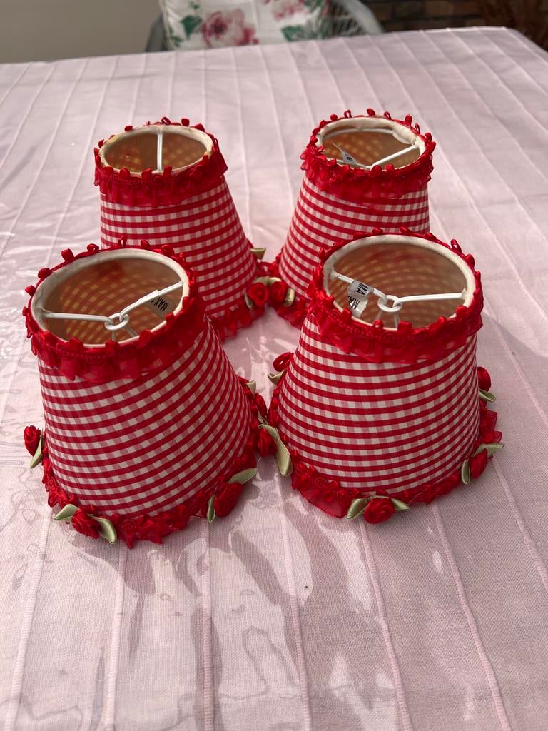 Set van 4 geruite lampenkappen met roosjes, Ophalen of Verzenden, Gebruikt, Rood, Overige vormen