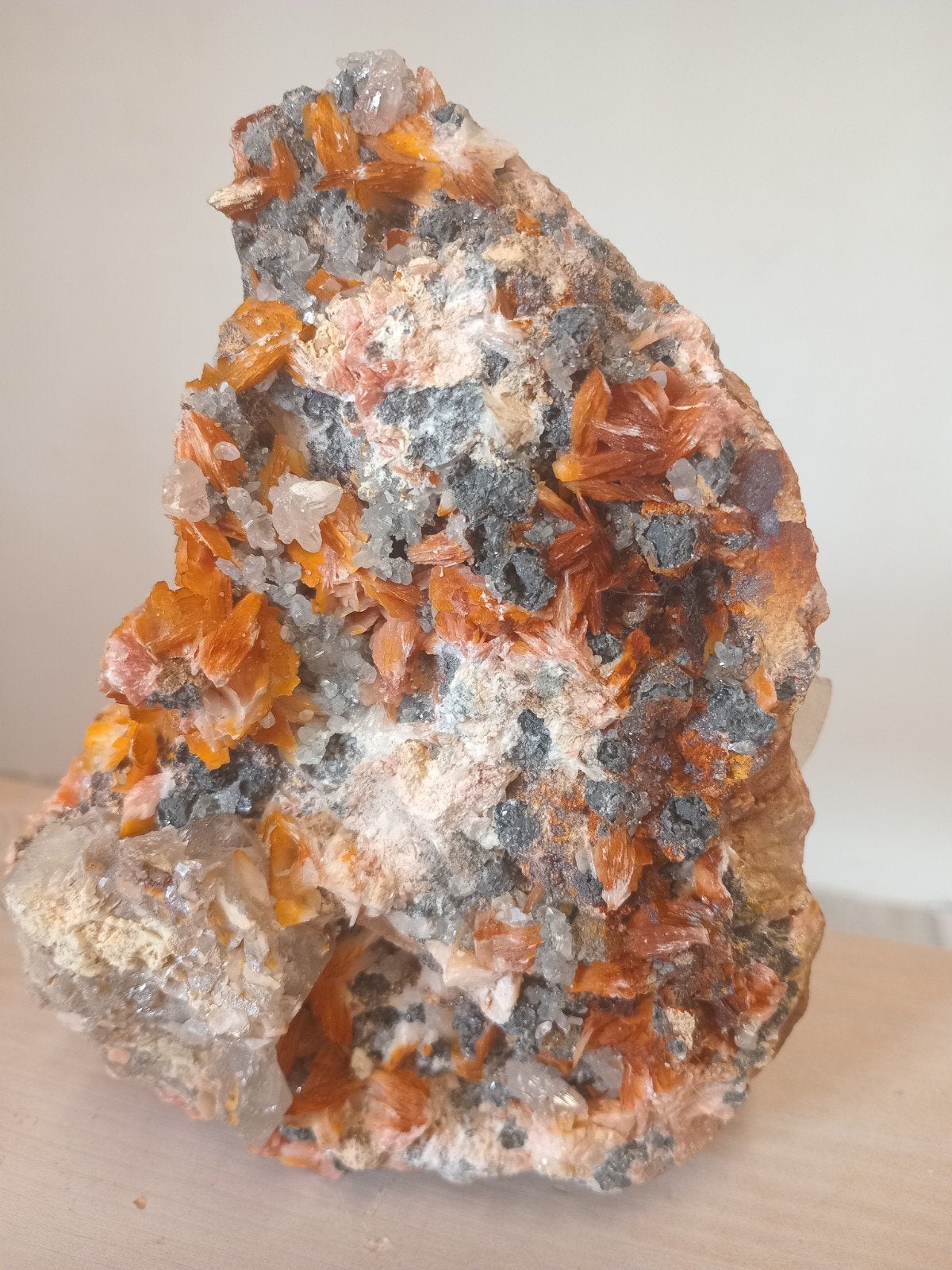 Cerussiet-Bariet-Galeniet Cluster uit Marokko (1552g), Ophalen of Verzenden