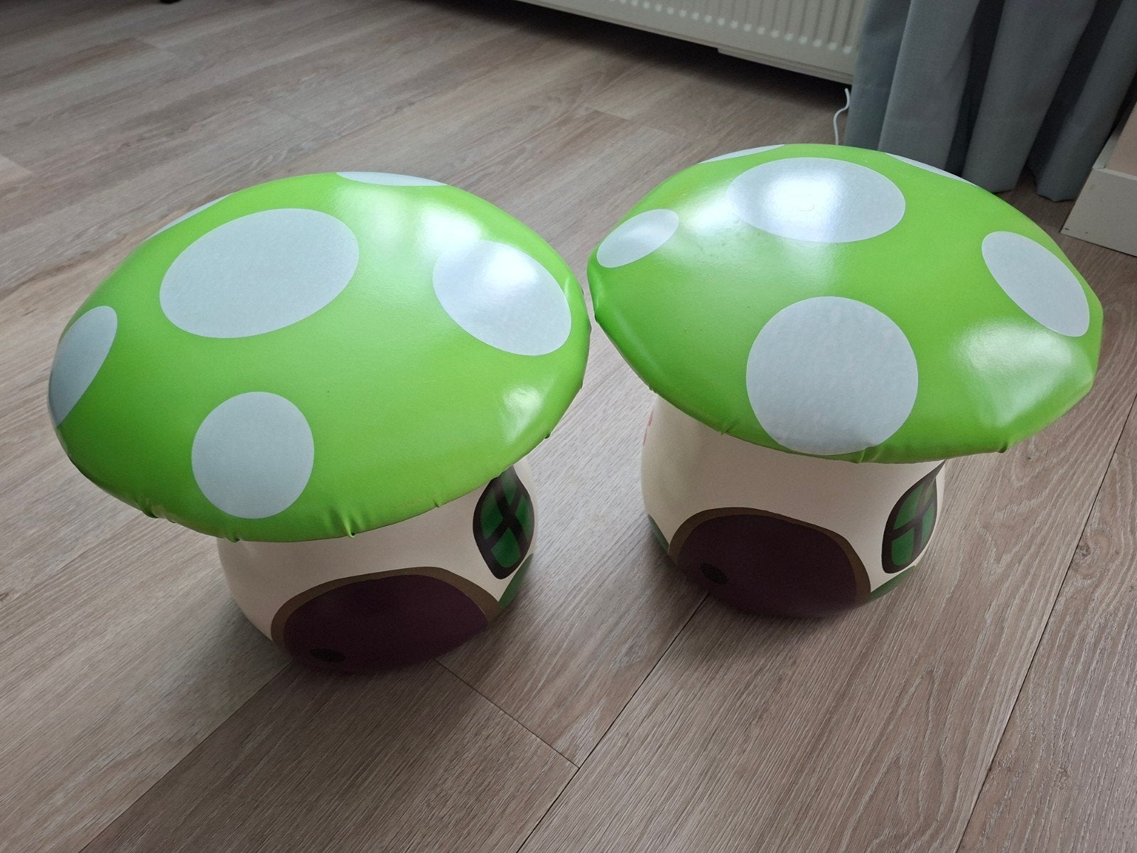 2 Stooliez krukjes in paddenstoel uitvoering, Ophalen of Verzenden, Gebruikt, Kunststof