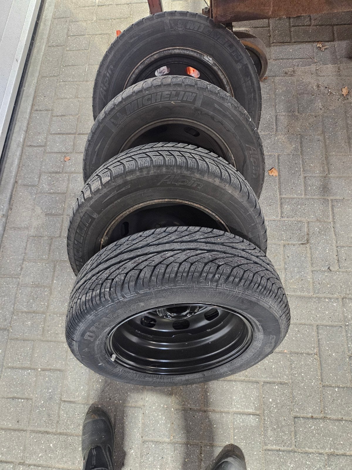 4 banden 3x 15 inch steekmaat 4x108 en 1 thuiskomer, Ophalen