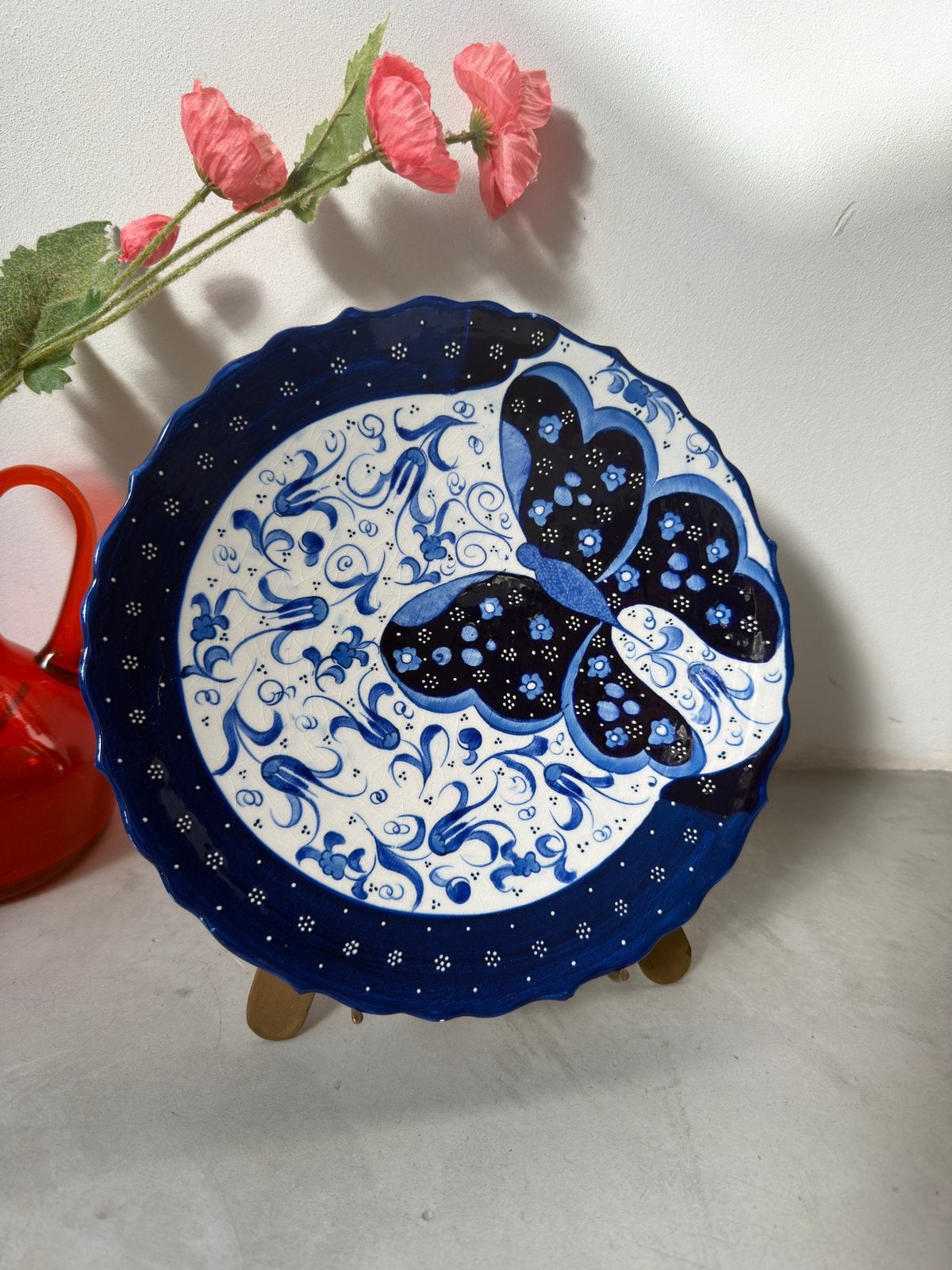 Blauw-wit keramiek sierbord met vlinder | 25,5 cm, Ophalen of Verzenden