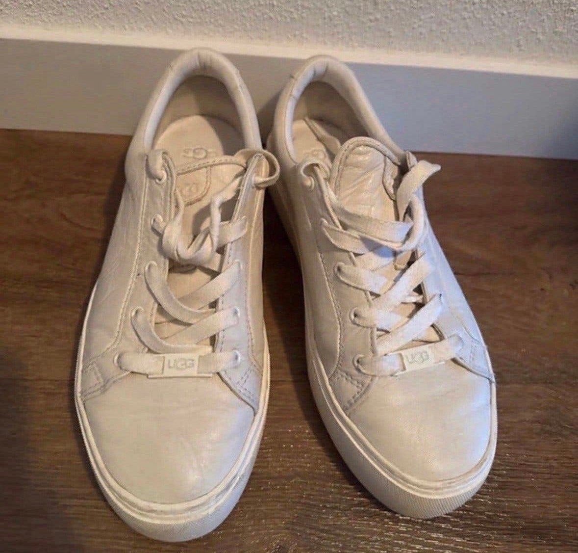 UGG sneakers wit - Maat 39, Ophalen of Verzenden, Zo goed als nieuw, Wit, Sneakers of Gympen
