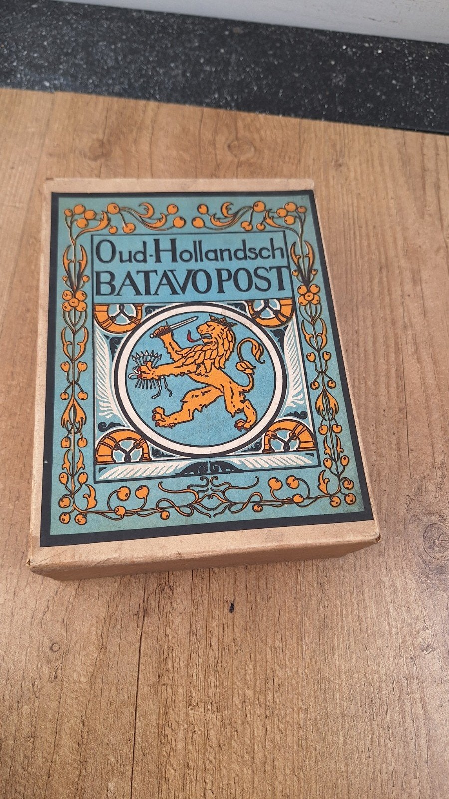 oude kartonnen doos, met wat enveloppen  Batavo post, Ophalen of Verzenden