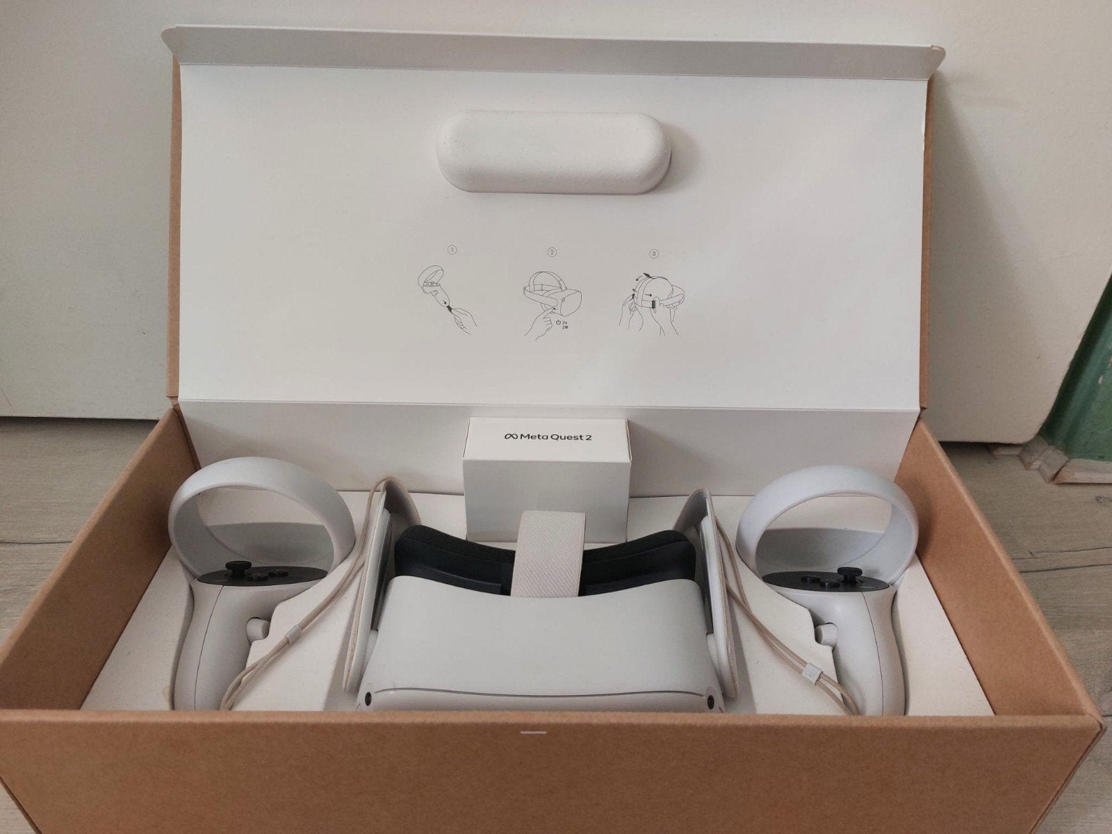 Meta Quest 2 VR-headset met controllers en accessoires, Ophalen of Verzenden, Zo goed als nieuw, VR-bril, Overige platformen