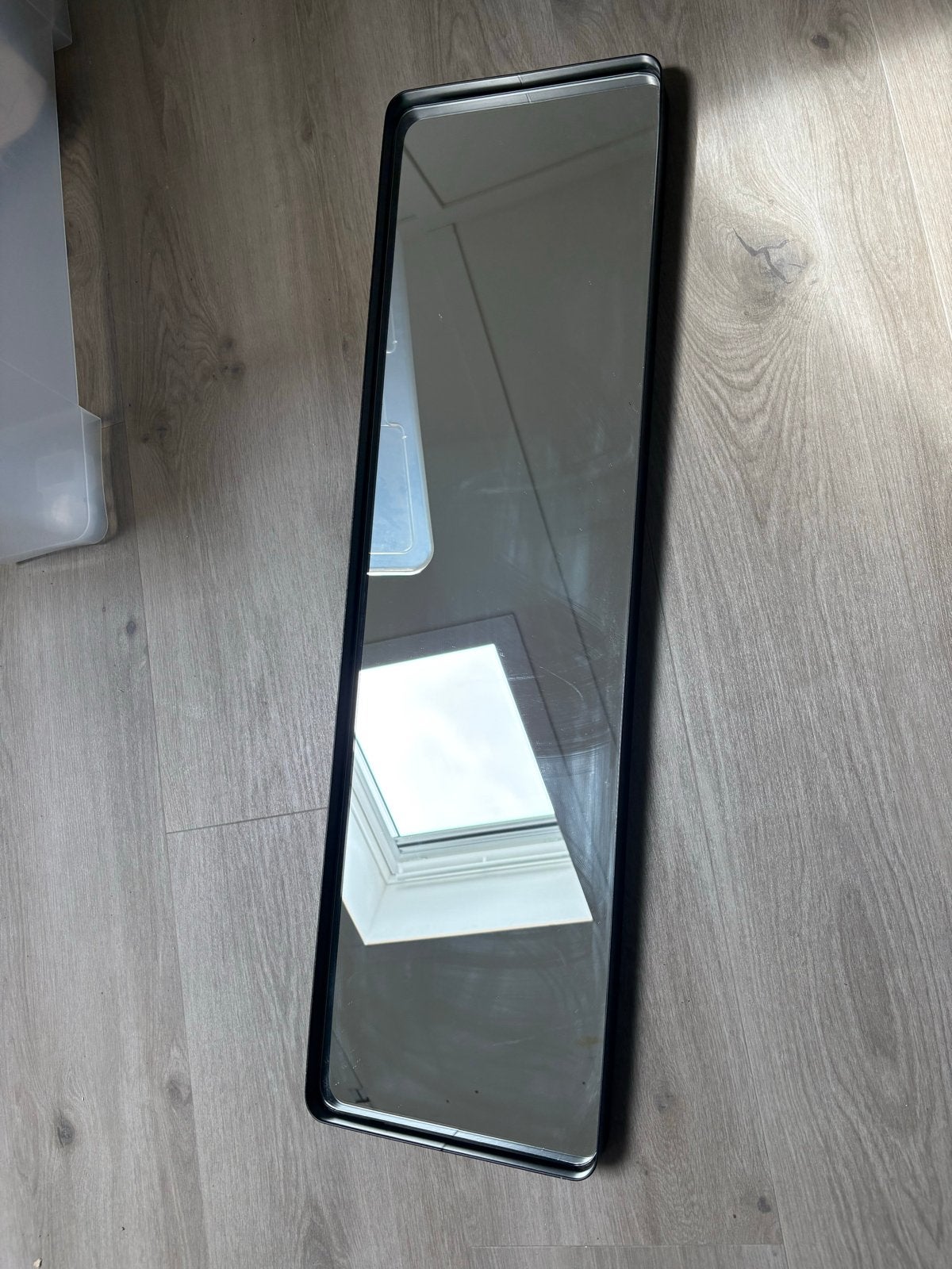 Strakke zwarte spiegel, Huis en Inrichting, Woonaccessoires | Spiegels, Ophalen, Zo goed als nieuw, Ovaal, Minder dan 50 cm