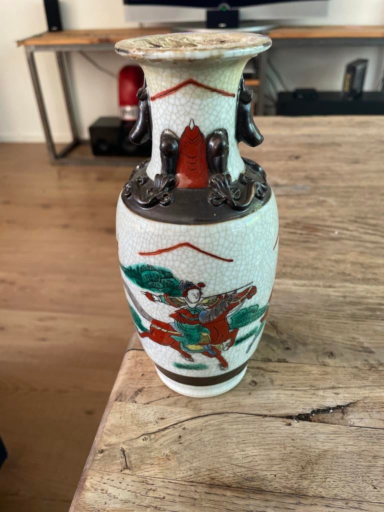 Antieke Chinese vaas met gedetailleerde afbeeldingen, Antiek en Kunst, Ophalen of Verzenden