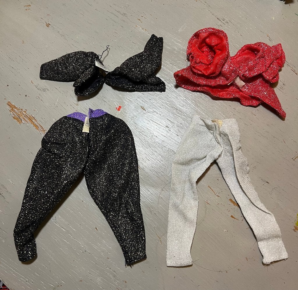 Vintage Fleur Sindy Barbie kleertjes glitter disco pakjes, Verzamelen, Ophalen of Verzenden, Gebruikt, Kleertjes