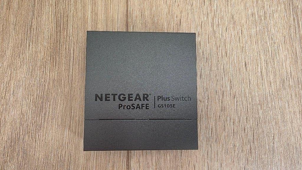 Netgear GS105E Plus Switch – 5-Poorts Gigabit – Managed, Computers en Software, Netwerk switches, Ophalen of Verzenden, Zo goed als nieuw