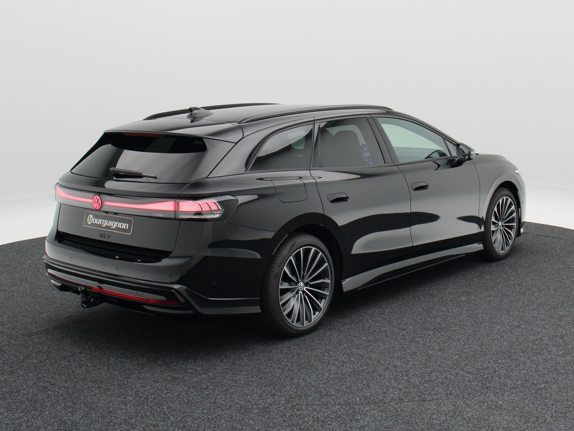Volkswagen ID.7 Limited Edition Plus 86 kWh 286 PK | Trekhaa, 681 km, Achterwielaandrijving, Zwart, 2135 kg