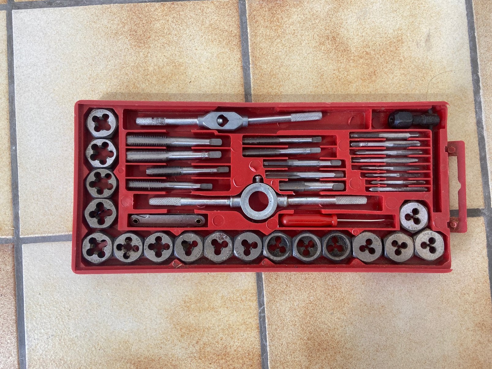 Schoefdraad tap set, Hobby en Vrije tijd, Ophalen of Verzenden, Zo goed als nieuw, Overige thema's