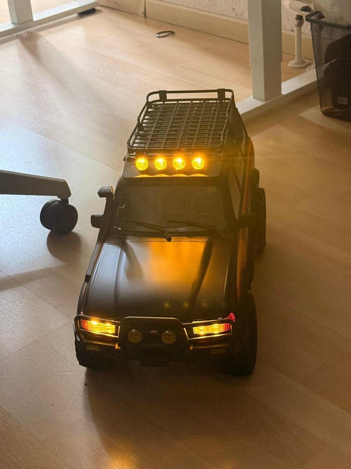 FMS LC80 Pro BRUSHLESS Limited Edition (Matzwart), Hobby en Vrije tijd, Modelbouw | Radiografisch | Auto's, Elektro, Auto offroad