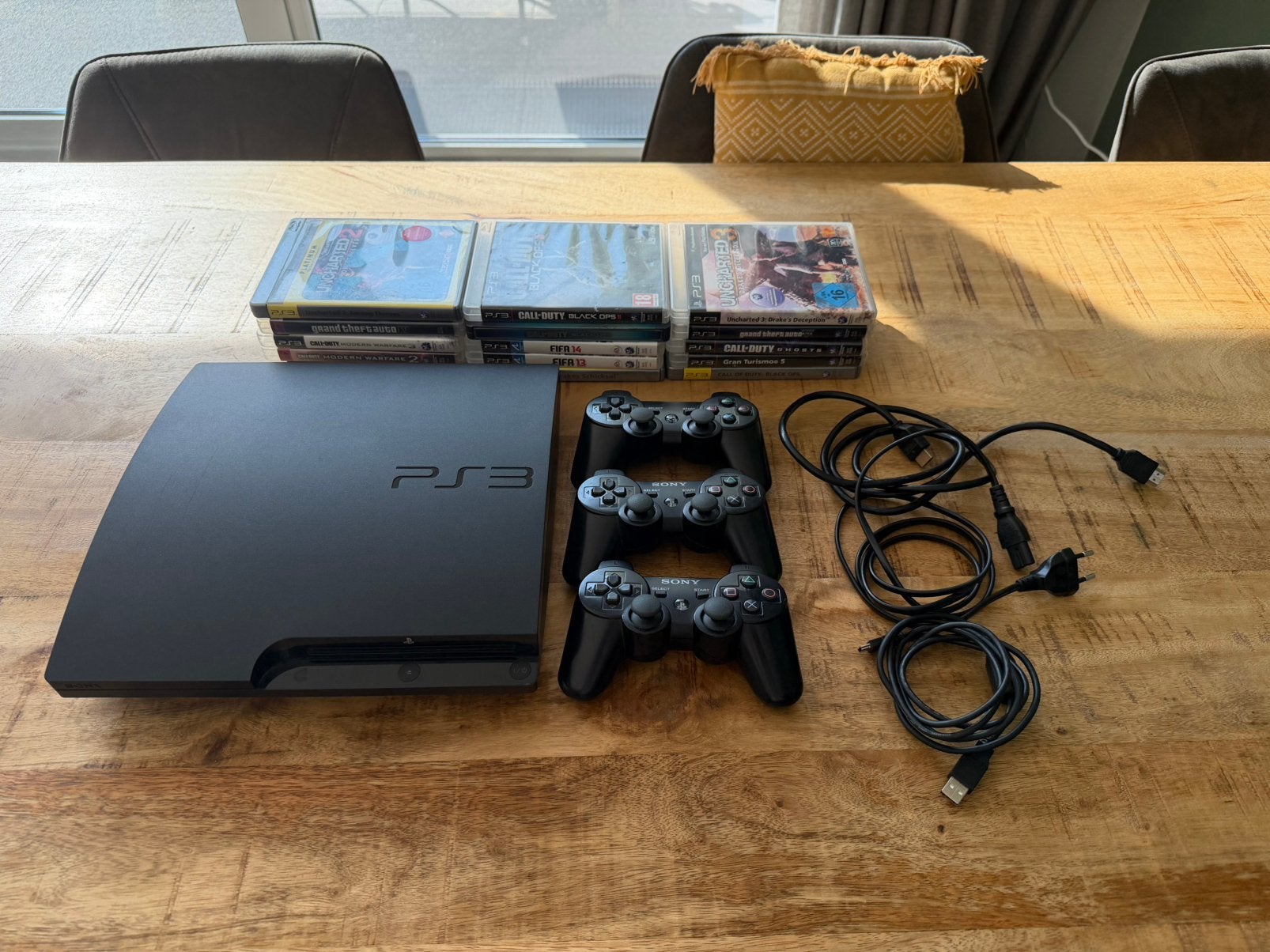 PlayStation 3 Slim 256GB SSD + 3 Controllers + 15 Games, Zo goed als nieuw, Met harde schijf, Met 3 controllers of meer, Slim