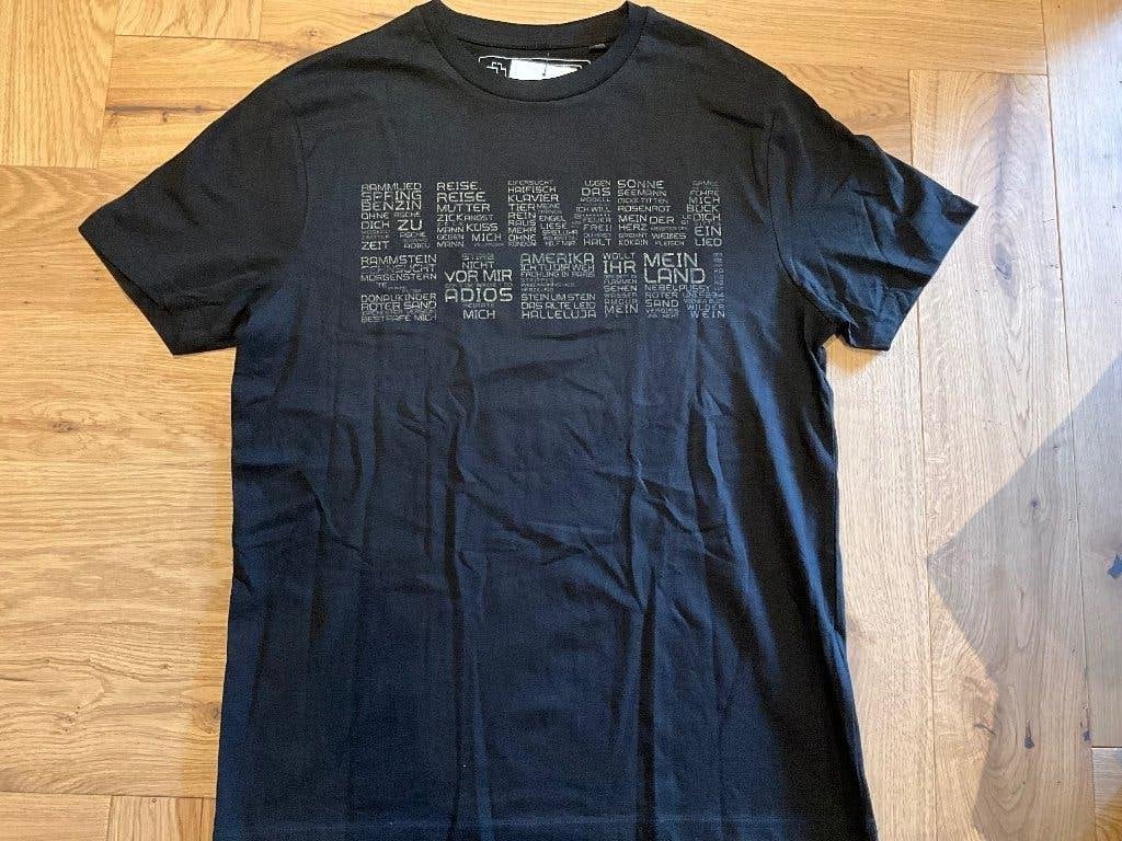 T-Shirt zwart van Rammstein. - "Werk". Maat L, Nieuw, Ophalen of Verzenden, T-Shirt zwart van Rammstein. - "Werk". Maat L, Kleding