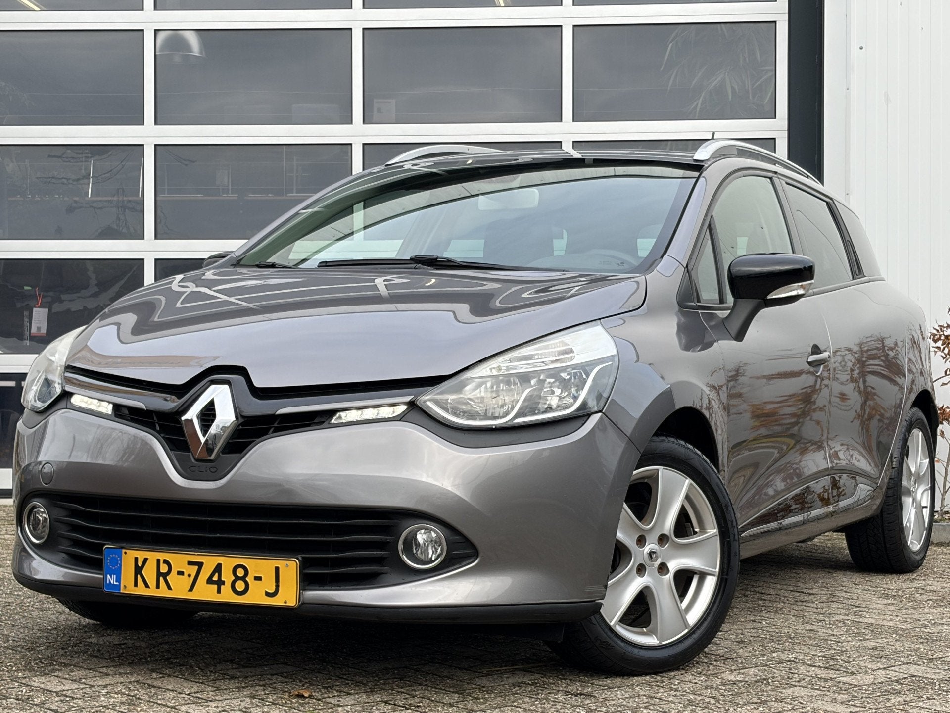 Renault Clio Estate 0.9 TCe Expression 90pk | Audio-navigati, 898 cc, Stof, Gebruikt, 1064 kg