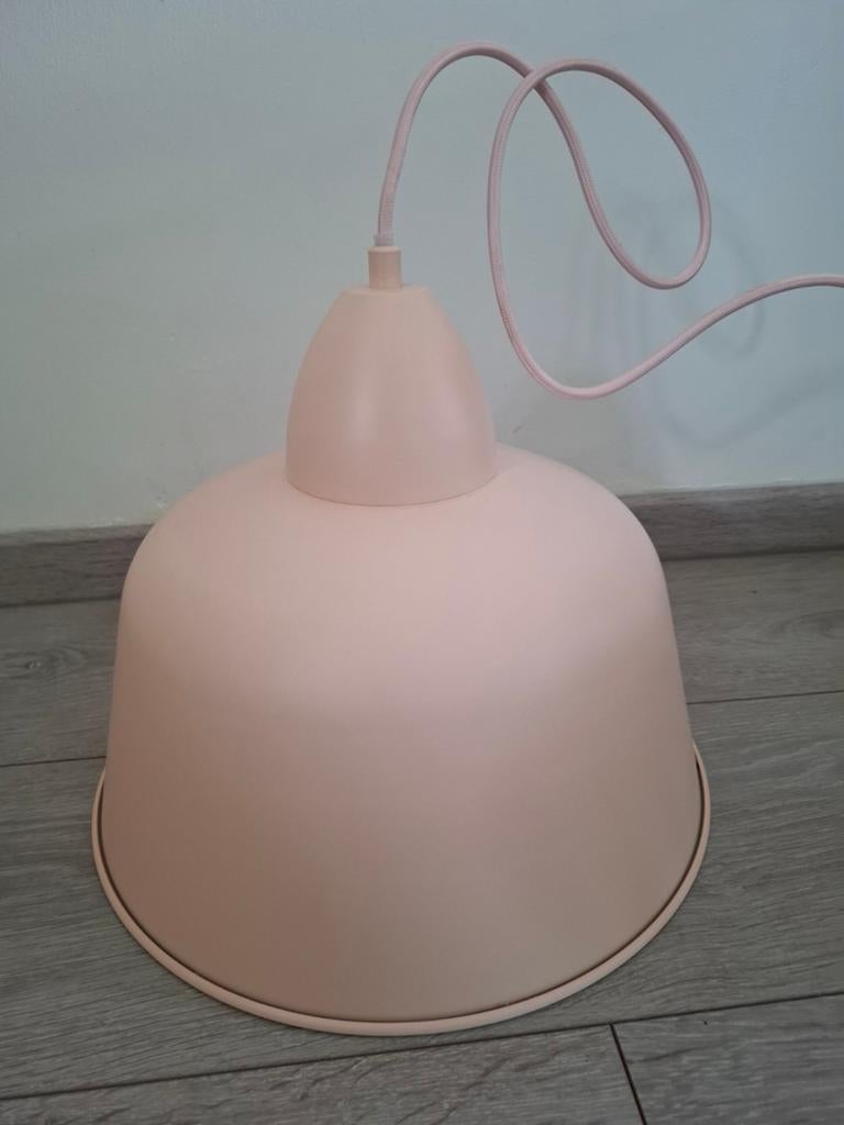 Roze hanglamp - 131cm lengte, 33cm diameter, Huis en Inrichting, Lampen | Hanglampen, Gebruikt, Ophalen of Verzenden, Modern, Metaal
