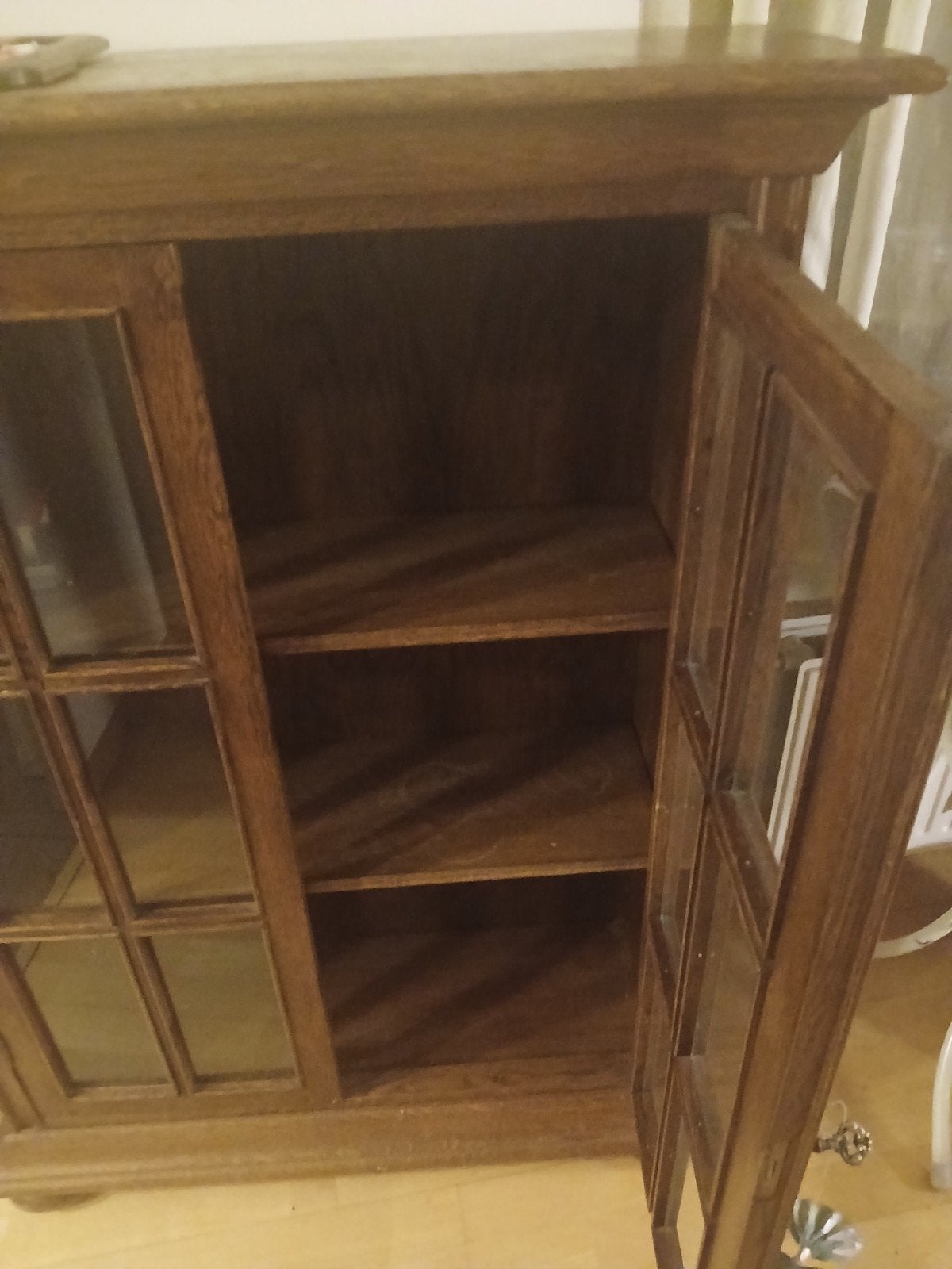 Houten (eiken) vitrinekast met glazen deurtjes., Ophalen, Overige houtsoorten, 50 tot 100 cm, 25 tot 50 cm