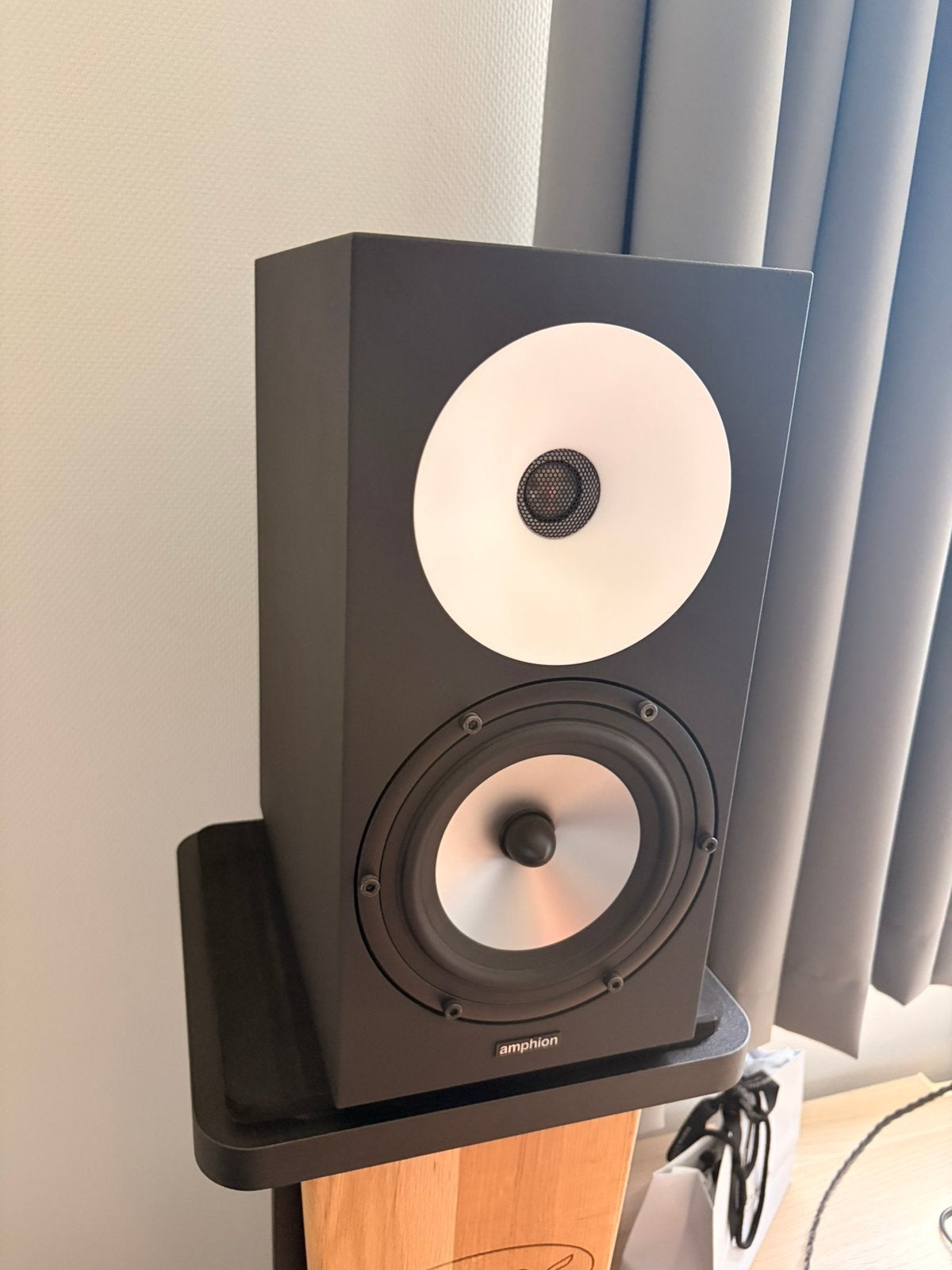 Amphion One18 with Amp700 and Cables, Ophalen, Zo goed als nieuw, Overige merken