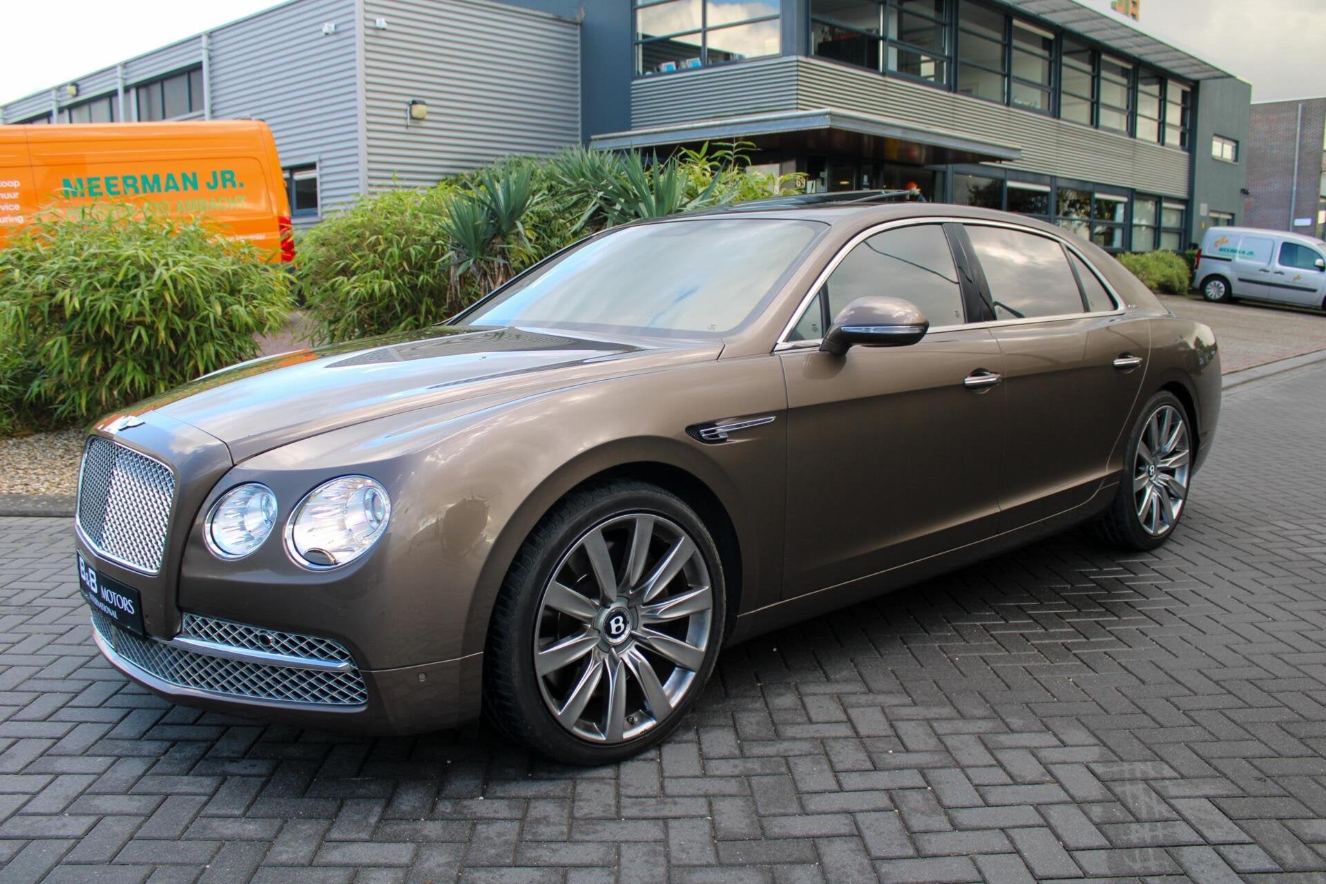 Bentley Flying Spur 6.0 W12|Presidential|BTW+, Auto's, Automaat, Dealer onderhouden, Gebruikt, 4 stoelen
