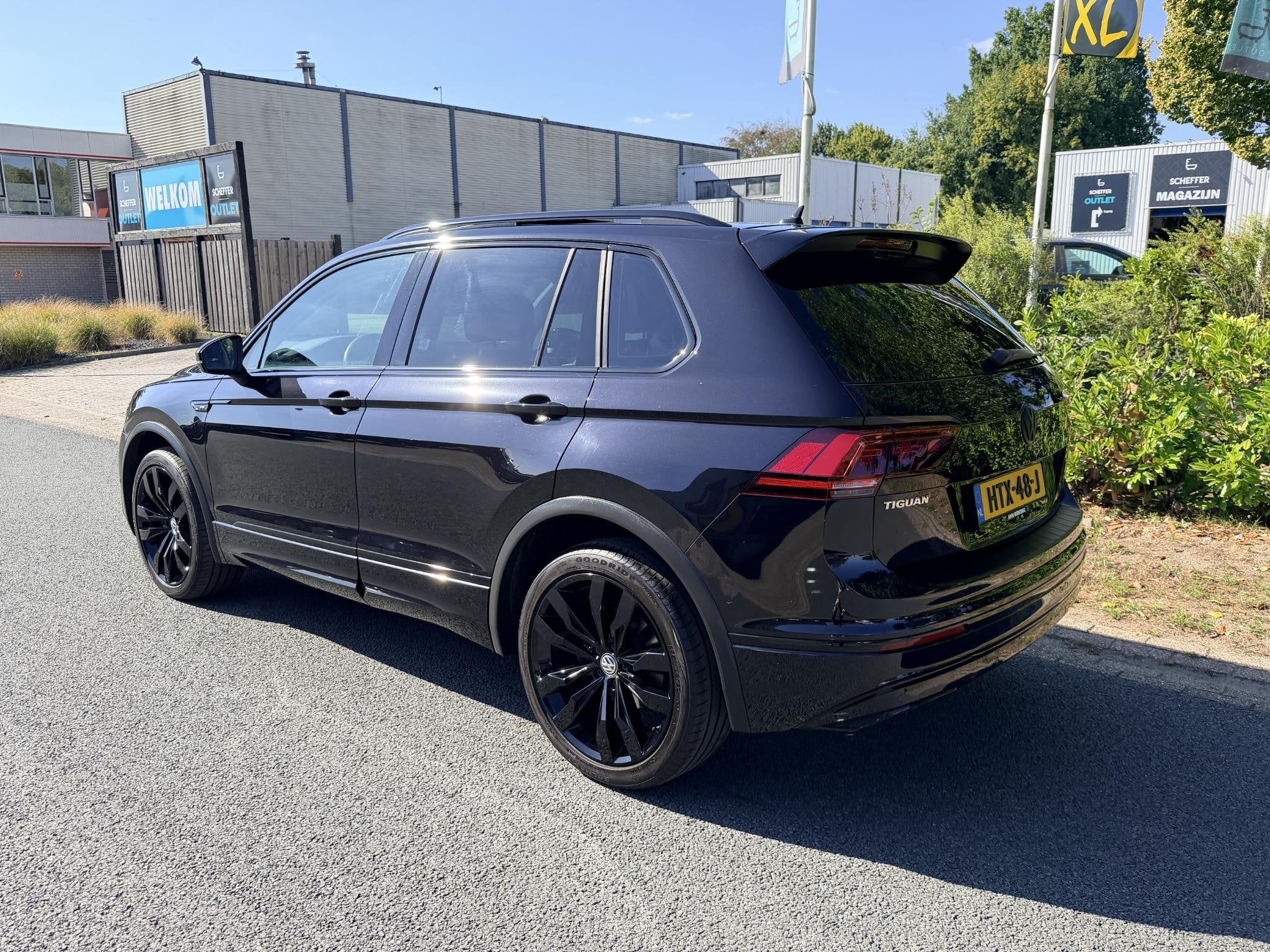 Volkswagen Tiguan 2.0 TSI 4Motion 220PK DSG R-Line•Pano•, Gebruikt, 4 cilinders, 1984 cc, 2500 kg