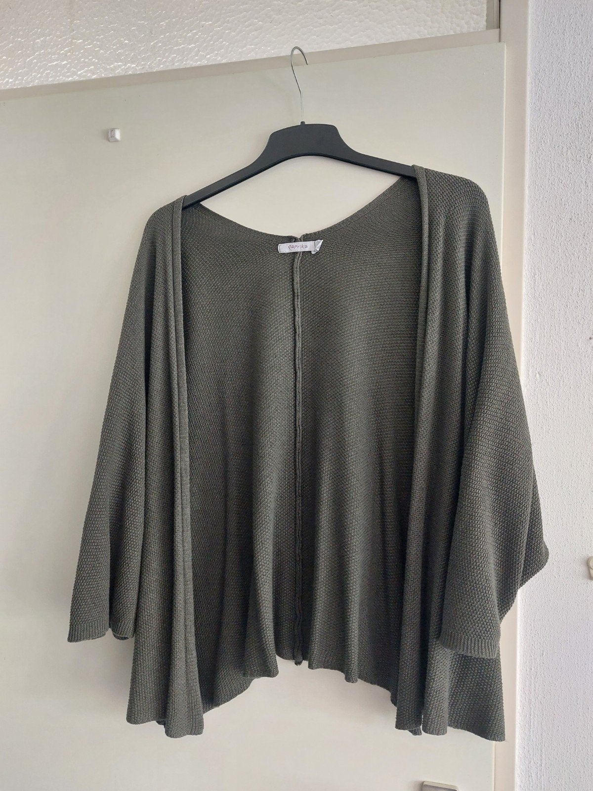 Paprika gebreid vestje, legergroen, maat 2/3XL, Trui of Vest, Ophalen of Verzenden, Paprika, Gedragen