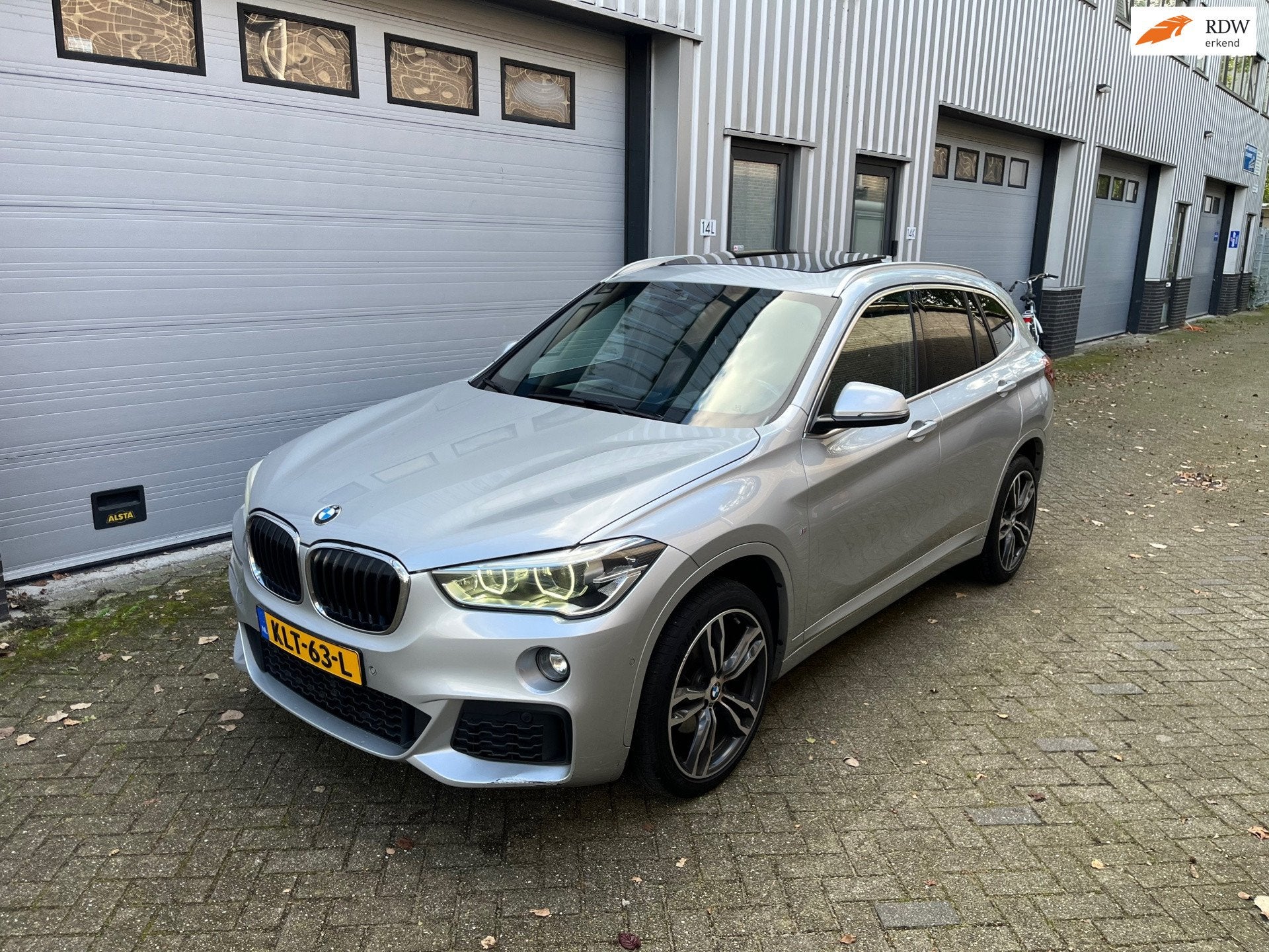 BMW X1 SDrive18d Centennial High Executive! Pano! M-pakket!, Dealer onderhouden, 4 cilinders, 150 pk, 1445 kg