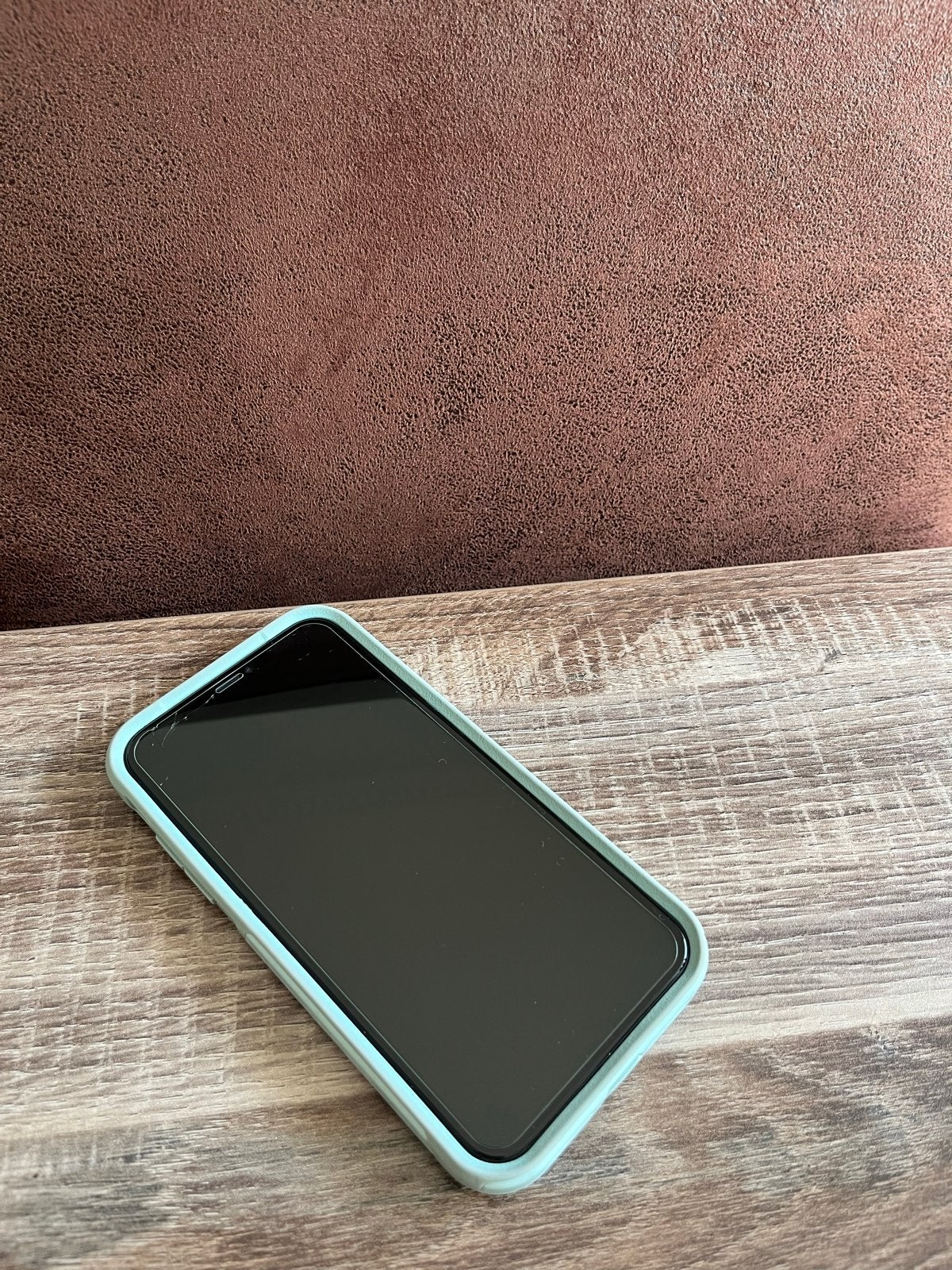 Foto 6 van iPhone 11 (128GB) Groen met OtterBox hoesje