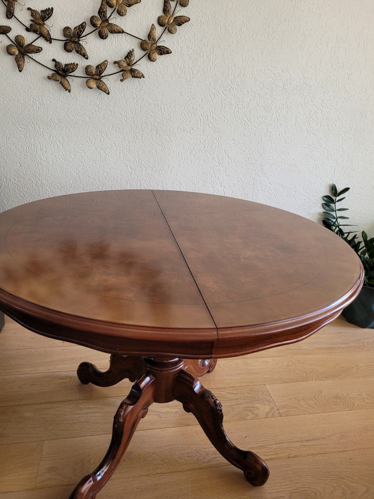 Antieke uitschuifbare ronde wortelnoten tafel, Ophalen