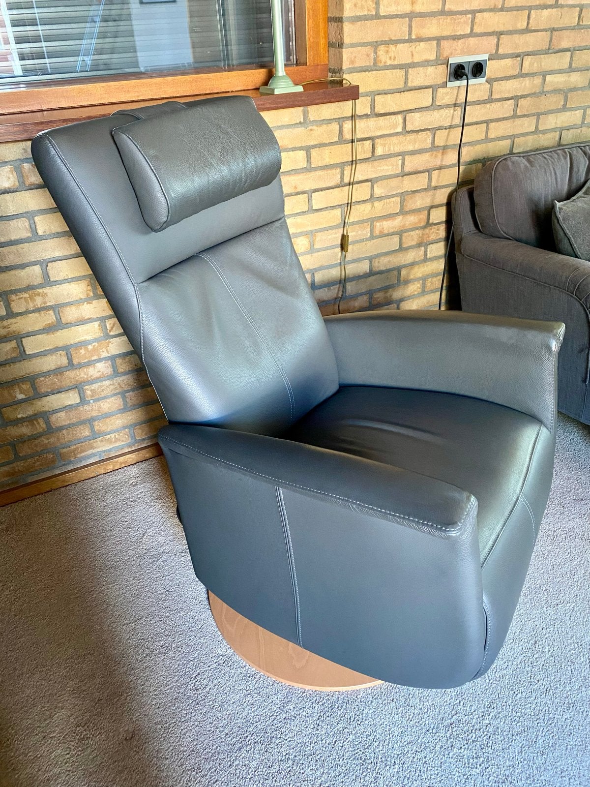 Prominent Relaxfauteuil - Grijs Leer, Elektrisch Verstelbaar, Huis en Inrichting, Stoelen, Ophalen, Gebruikt, Leer, Eén