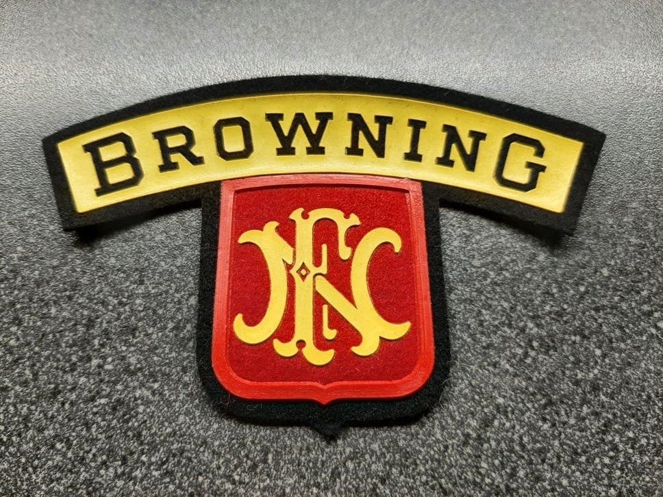 Browning   FN   - patch  /  12 x 7,5  cm., Ophalen of Verzenden, Landmacht, Nederland, Embleem of Badge